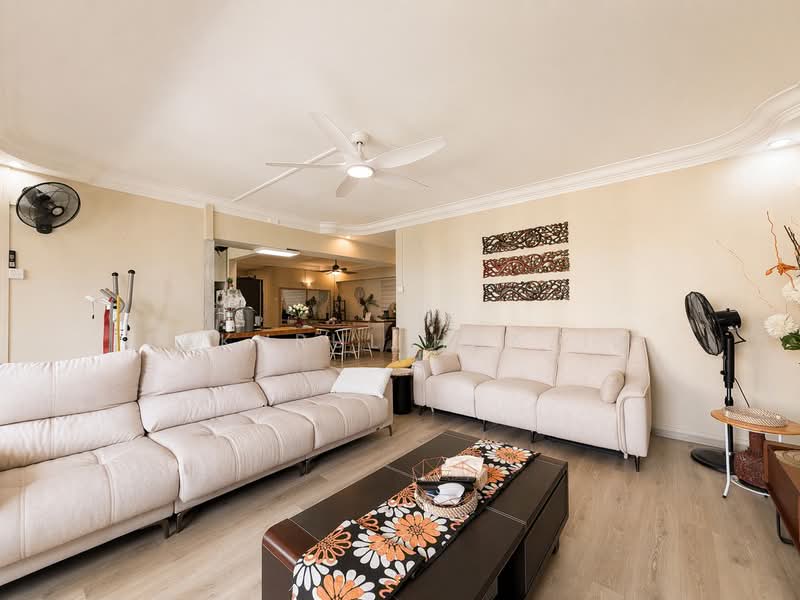 613 Elias Road, 613 Elias Road, 3 Bedrooms, 1,442 sqft, HDB Flat For Sale, by Fakhrul Haaziq, 500103722 - Living Room - PropertyGuru.com.sg