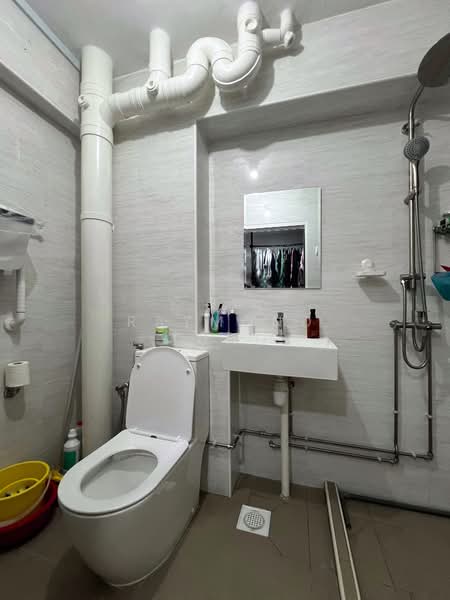 234 Bishan Street 22, 234 Bishan Street 22, 3 Bedrooms, 1,140 sqft, HDB Flat For Sale, by Raymond Tung, 500103723 - Master Bathroom - PropertyGuru.com.sg