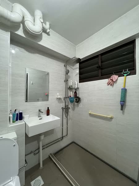 234 Bishan Street 22, 234 Bishan Street 22, 3 Bedrooms, 1,140 sqft, HDB Flat For Sale, by Raymond Tung, 500103723 - Master Bathroom - PropertyGuru.com.sg