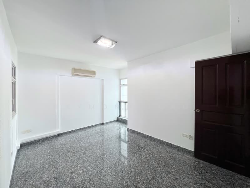 394 Bukit Batok West Avenue 5, 394 Bukit Batok West Avenue 5, 3 Bedrooms, 990 sqft, HDB Flat For Sale, by Raymond Tung, 500103734 - Master Bedroom - PropertyGuru.com.sg