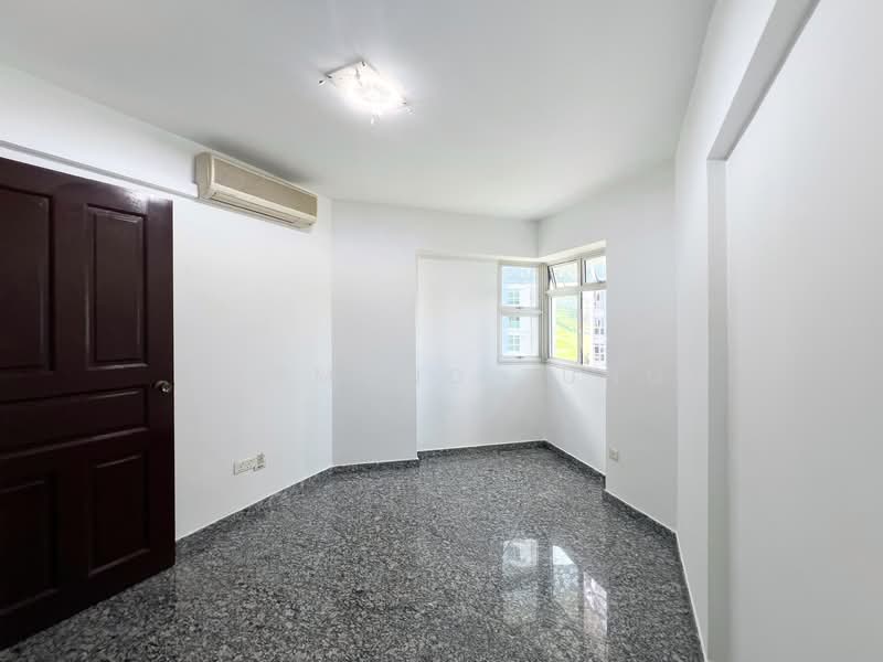 394 Bukit Batok West Avenue 5, 394 Bukit Batok West Avenue 5, 3 Bedrooms, 990 sqft, HDB Flat For Sale, by Raymond Tung, 500103734 - Bedroom 2 - PropertyGuru.com.sg