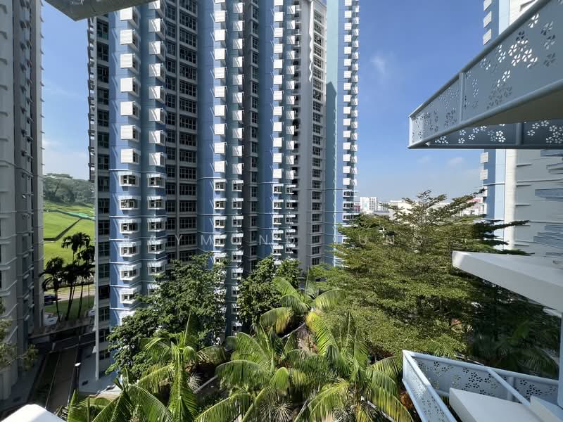 394 Bukit Batok West Avenue 5, 394 Bukit Batok West Avenue 5, 3 Bedrooms, 990 sqft, HDB Flat For Sale, by Raymond Tung, 500103734 - Outside Bedroom 3 Window View - PropertyGuru.com.sg