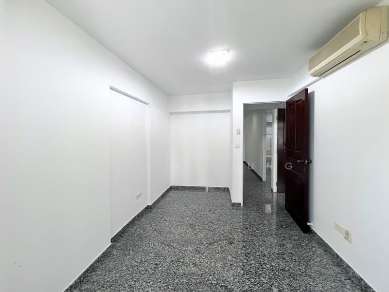 394 Bukit Batok West Avenue 5, 394 Bukit Batok West Avenue 5, 3 Bedrooms, 990 sqft, HDB Flat For Sale, by Raymond Tung, 500103734 - Bedroom 3 - PropertyGuru.com.sg