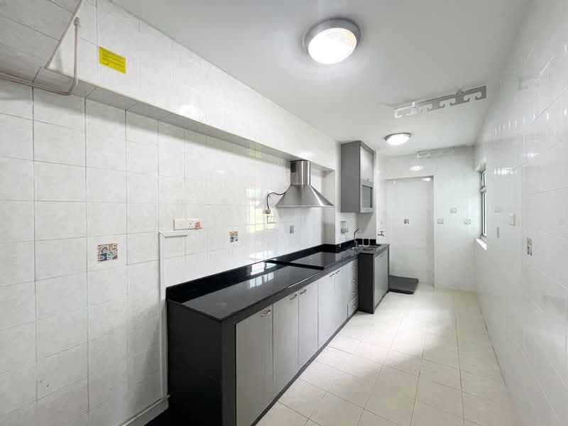 394 Bukit Batok West Avenue 5, 394 Bukit Batok West Avenue 5, 3 Bedrooms, 990 sqft, HDB Flat For Sale, by Raymond Tung, 500103734 - Kitchen / Yard Area - PropertyGuru.com.sg