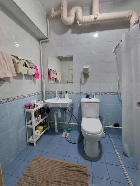 276B Jurong West Avenue 3, 276B Jurong West Avenue 3, 3 Bedrooms, 1,195 sqft, HDB Flat For Sale, by Suriani Mansoor, 500103752 - Bathroom - PropertyGuru.com.sg