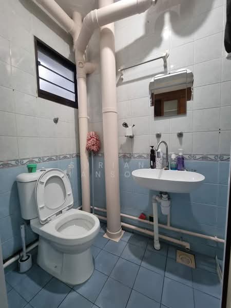 276B Jurong West Avenue 3, 276B Jurong West Avenue 3, 3 Bedrooms, 1,195 sqft, HDB Flat For Sale, by Suriani Mansoor, 500103752 - Bathroom - PropertyGuru.com.sg