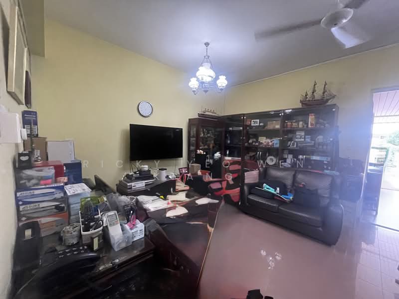 Charlton Park, Jalan Lepas, 6 Bedrooms, 2,600 sqft, Terraced House For Sale, by Ricky Yeo Wen Kiang, 500103760 - Living Room - PropertyGuru.com.sg