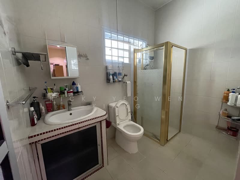 Charlton Park, Jalan Lepas, 6 Bedrooms, 2,600 sqft, Terraced House For Sale, by Ricky Yeo Wen Kiang, 500103760 - Bathroom - PropertyGuru.com.sg