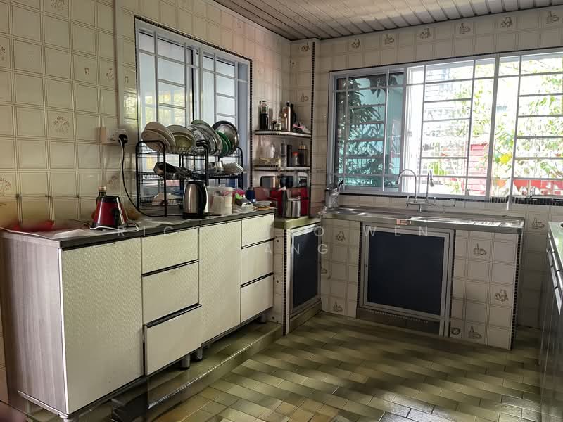 Charlton Park, Jalan Lepas, 6 Bedrooms, 2,600 sqft, Terraced House For Sale, by Ricky Yeo Wen Kiang, 500103760 - Kitchen - PropertyGuru.com.sg