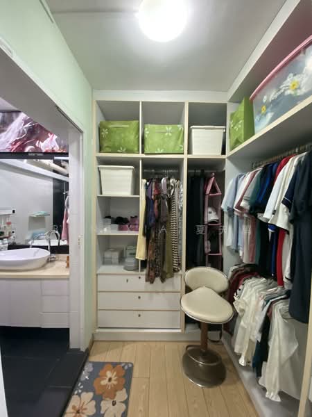 629 Jurong West Street 65, 629 Jurong West Street 65, 4 Bedrooms, 1,399 sqft, HDB Flat For Sale, by Ben XIA 夏天鹏, 500103765 - Walk in wardrobe  - PropertyGuru.com.sg