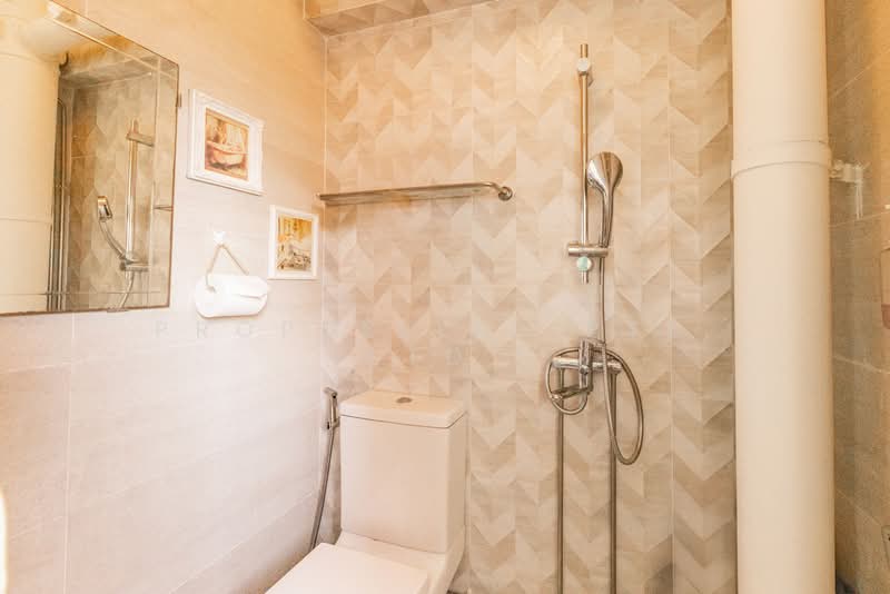 408 Jurong West Street 42, 408 Jurong West Street 42, 3 Bedrooms, 1,496 sqft, HDB Flat For Sale, by KOH YONG JIAN, 500103769 - Bathroom - PropertyGuru.com.sg