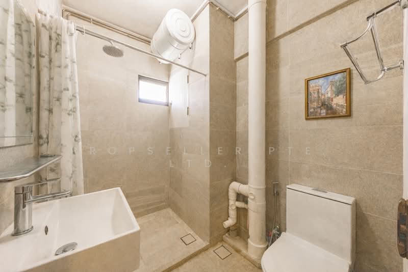 408 Jurong West Street 42, 408 Jurong West Street 42, 3 Bedrooms, 1,496 sqft, HDB Flat For Sale, by KOH YONG JIAN, 500103769 - Bathroom - PropertyGuru.com.sg