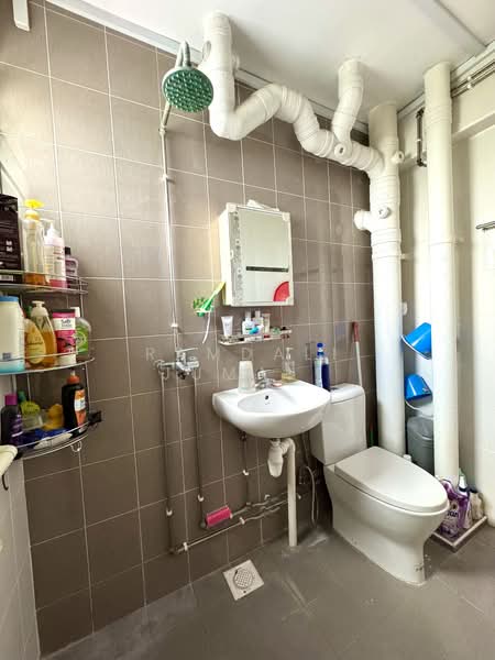 238 Lorong 1 Toa Payoh, 238 Lorong 1 Toa Payoh, 3 Bedrooms, 1,291 sqft, HDB Flat For Sale, by Ramdali Jumali, 500103776 - Bathroom - PropertyGuru.com.sg