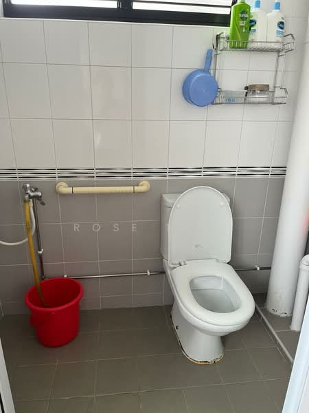 651 Jalan Tenaga, 651 Jalan Tenaga, Room Rental, 150 sqft, HDB Flat For Rent, by Rose Ting, 500103784 - Bathroom - PropertyGuru.com.sg