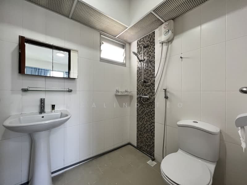 524B Tampines Central 7, 524B Tampines Central 7, 2 Bedrooms, 721 sqft, HDB Flat For Rent, by Rosalind Teo, 500103786 - Bathroom - PropertyGuru.com.sg