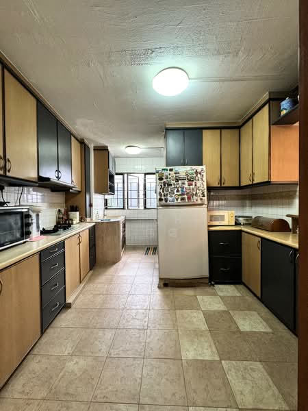 240 Lorong 1 Toa Payoh, 240 Lorong 1 Toa Payoh, 3 Bedrooms, 1,571 sqft, HDB Flat For Sale, by John Cheok 石伟诘, 500103806 - Kitchen - PropertyGuru.com.sg