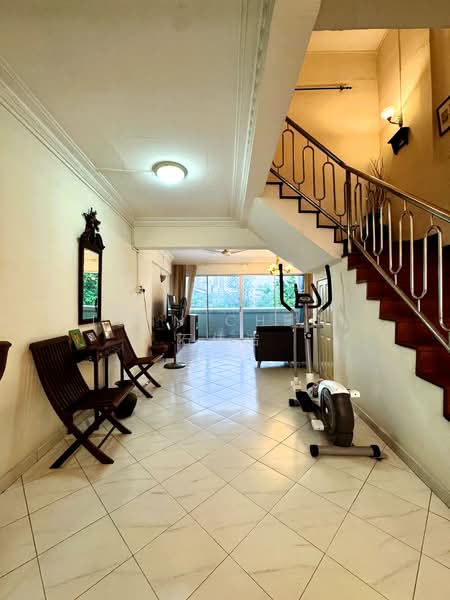 240 Lorong 1 Toa Payoh, 240 Lorong 1 Toa Payoh, 3 Bedrooms, 1,571 sqft, HDB Flat For Sale, by John Cheok 石伟诘, 500103806 - Living Room - PropertyGuru.com.sg