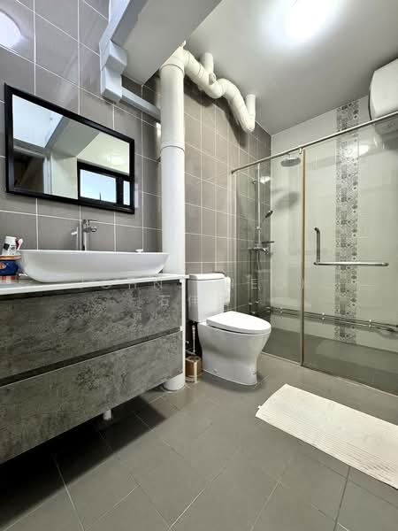 240 Lorong 1 Toa Payoh, 240 Lorong 1 Toa Payoh, 3 Bedrooms, 1,571 sqft, HDB Flat For Sale, by John Cheok 石伟诘, 500103806 - PropertyGuru.com.sg