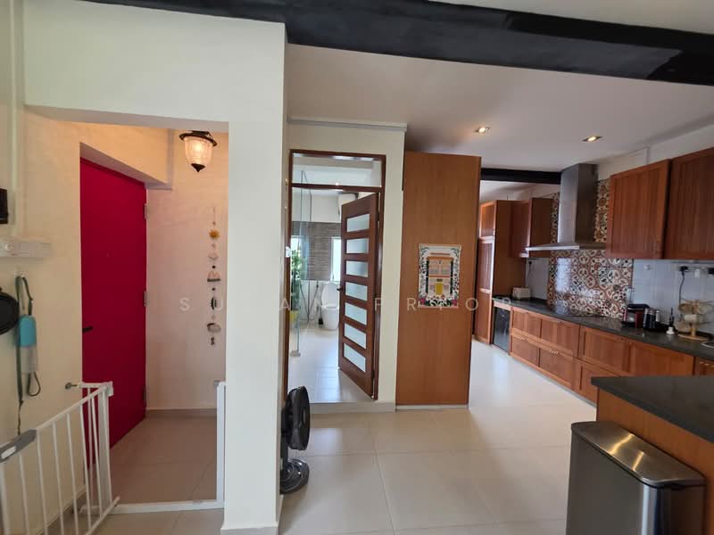 Larger Tiong Bahru HUGE Living, Nearby Tiong Bahru Road, 2 Bedrooms, 1,275 sqft, Conservation House For Rent, by Susan Prior, 500103819 - Kitchen - PropertyGuru.com.sg