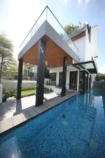 ⭐️ Modern Bungalow look-alike Semi-Detached in the ❤️ Heart of Greenleaf Vicinity!, Greenleaf Vicinity, 5 Bedrooms, 4,600 sqft, Semi-Detached House For Sale, by Bruce Lye, 500103820 - Exterior - PropertyGuru.com.sg