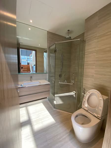 Alana, 202 Sunrise Terrace, 4 Bedrooms, 3,122 sqft, Terraced House For Sale, by Octavian ., 500103831 - Bathroom - PropertyGuru.com.sg