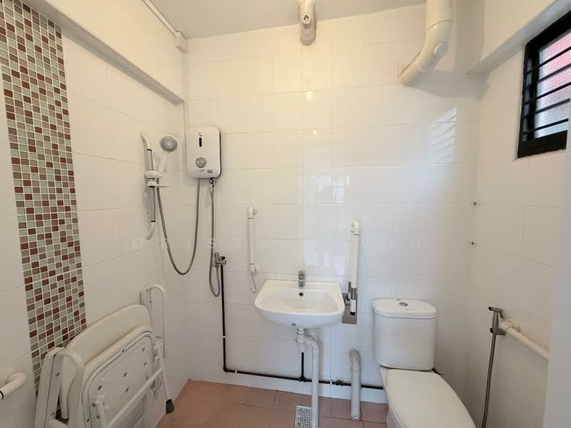 101 Potong Pasir Avenue 1, 101 Potong Pasir Avenue 1, 2 Bedrooms, 893 sqft, HDB Flat For Sale, by Qristine Goh, 500103836 - Bathroom - PropertyGuru.com.sg