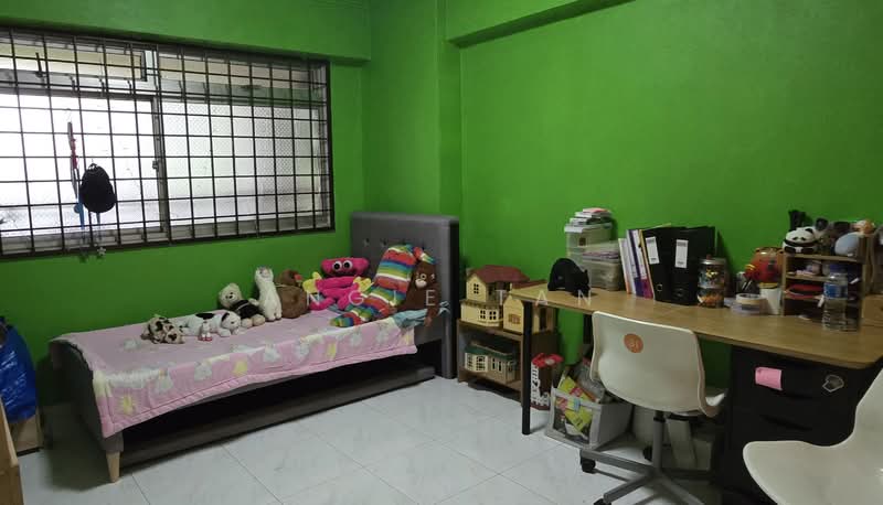 560 Pasir Ris Street 51, 560 Pasir Ris Street 51, 3 Bedrooms, 1,119 sqft, HDB Flat For Sale, by Angie Tan, 500103837 - Bedroom - PropertyGuru.com.sg