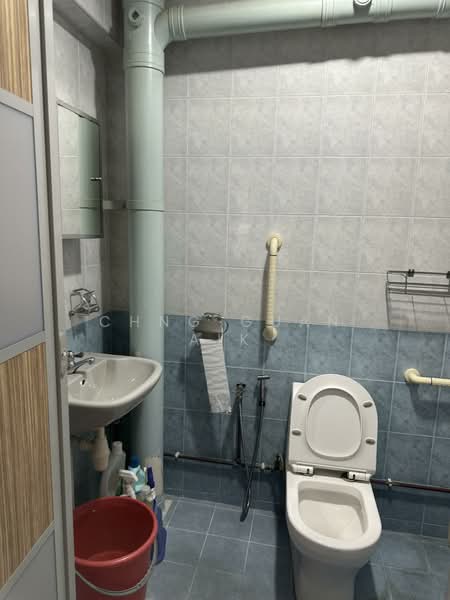283 Toh Guan Road, 283 Toh Guan Road, 3 Bedrooms, 980 sqft, HDB Flat For Sale, by Chng Guan Aik, 500103843 - Bathroom - PropertyGuru.com.sg