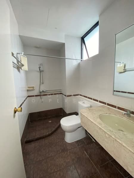Siglap Center, 55 Siglap Road, 3 Bedrooms, 1,290 sqft, Apartment For Rent, by Gilad Coppersmith, 500103846 - Bathroom - PropertyGuru.com.sg