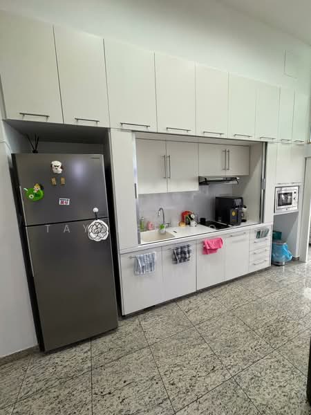 The Central, 6 Eu Tong Sen Street, 900 sqft, Office For Rent, by Tay Bee Hong, 500103857 - Kitchen - CommercialGuru.com.sg