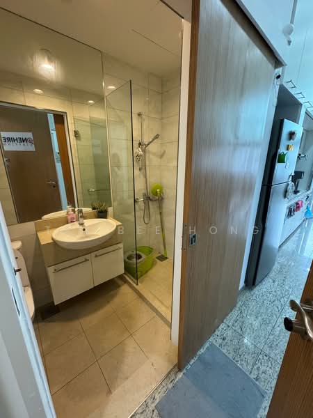 The Central, 6 Eu Tong Sen Street, 900 sqft, Office For Rent, by Tay Bee Hong, 500103857 - Bathroom - CommercialGuru.com.sg