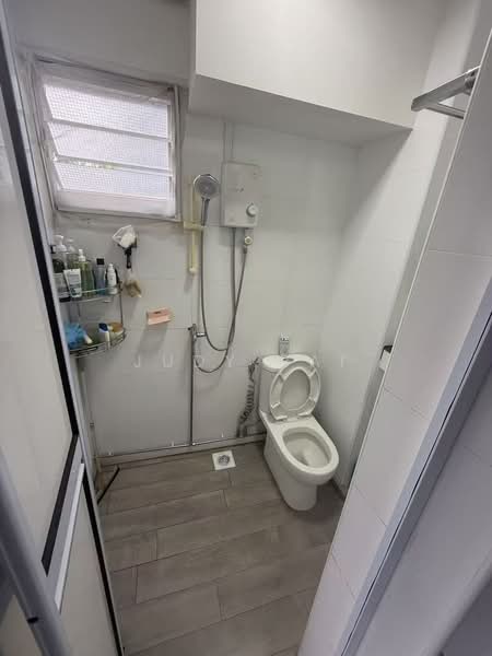 467 Jurong West Street 41, 467 Jurong West Street 41, Room Rental, 200 sqft, HDB Flat For Rent, by Judy Bai, 500103871 - Bathroom - PropertyGuru.com.sg