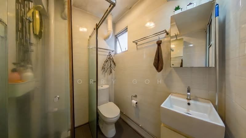 502 Ang Mo Kio Avenue 5, 502 Ang Mo Kio Avenue 5, 2 Bedrooms, 883 sqft, HDB Flat For Sale, by Orry Goh, 500103879 - Bathroom - PropertyGuru.com.sg