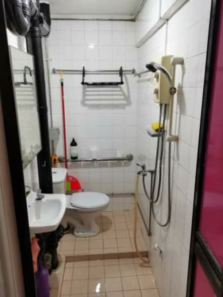72 Circuit Road, 72 Circuit Road, 2 Bedrooms, 635 sqft, HDB Flat For Rent, by Jeffrey Lee, 500103882 - Bathroom - PropertyGuru.com.sg