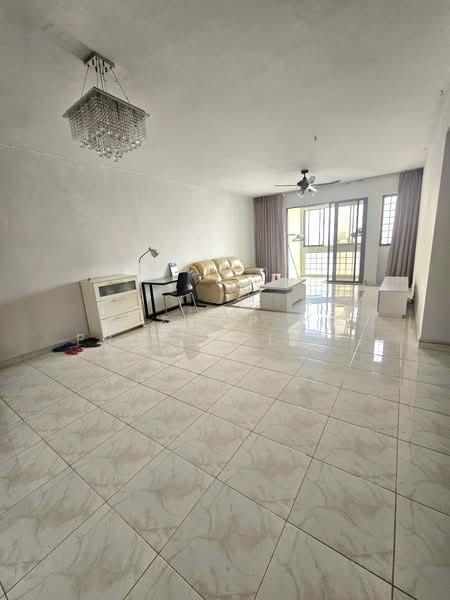 Kensington Park, 2 Kensington Park Drive, 3 Bedrooms, 1,668 sqft, Condominium For Sale, by LOUISA, 500103883 - Living Room - PropertyGuru.com.sg