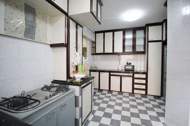 556 Jurong West Street 42, 556 Jurong West Street 42, 4 Bedrooms, 1,593 sqft, HDB Flat For Sale, by Jonathan Tan, 500103892 - Kitchen - PropertyGuru.com.sg