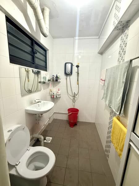 163 Bukit Batok Street 11, 163 Bukit Batok Street 11, 3 Bedrooms, 1,130 sqft, HDB Flat For Sale, by Frederick Foo, 500103907 - Bathroom - PropertyGuru.com.sg