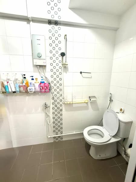 163 Bukit Batok Street 11, 163 Bukit Batok Street 11, 3 Bedrooms, 1,130 sqft, HDB Flat For Sale, by Frederick Foo, 500103907 - Bathroom - PropertyGuru.com.sg