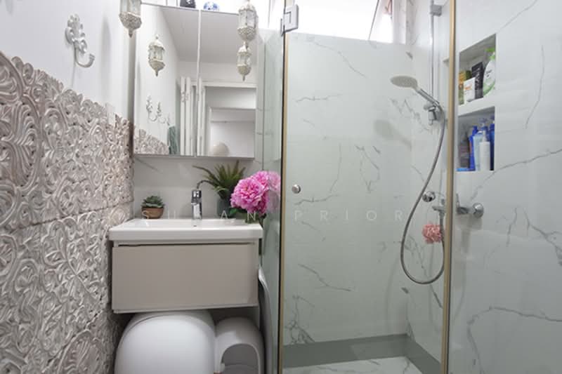 Scintillating Still Designer 3 Bed, , 3 Bedrooms, 1,215 sqft, Apartment For Sale, by Susan Prior, 500103918 - Bathroom - PropertyGuru.com.sg