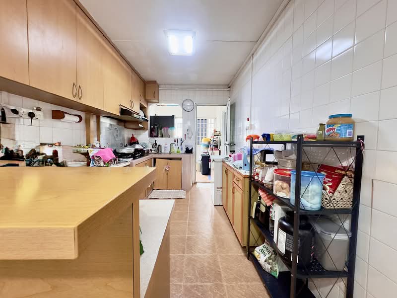 874 Woodlands Street 82, 874 Woodlands Street 82, 3 Bedrooms, 1,194 sqft, HDB Flat For Sale, by Farah Zack, 500103938 - Kitchen - PropertyGuru.com.sg
