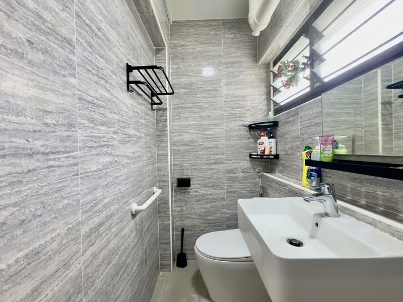 874 Woodlands Street 82, 874 Woodlands Street 82, 3 Bedrooms, 1,194 sqft, HDB Flat For Sale, by Farah Zack, 500103938 - Bathroom - PropertyGuru.com.sg