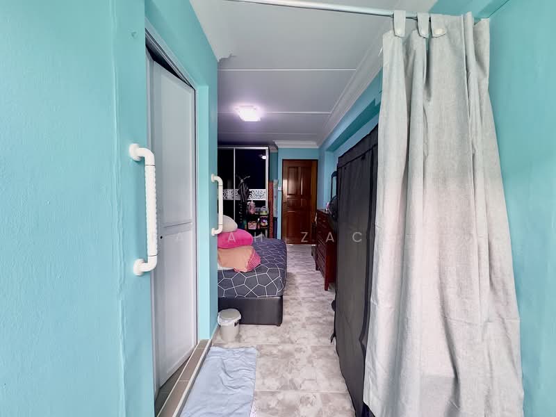 874 Woodlands Street 82, 874 Woodlands Street 82, 3 Bedrooms, 1,194 sqft, HDB Flat For Sale, by Farah Zack, 500103938 - Bedroom - PropertyGuru.com.sg