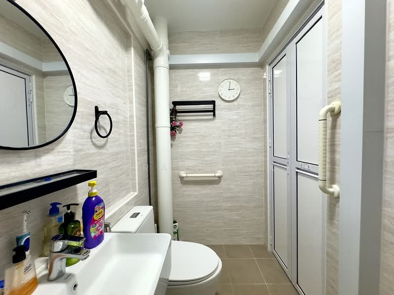 874 Woodlands Street 82, 874 Woodlands Street 82, 3 Bedrooms, 1,194 sqft, HDB Flat For Sale, by Farah Zack, 500103938 - Bathroom - PropertyGuru.com.sg