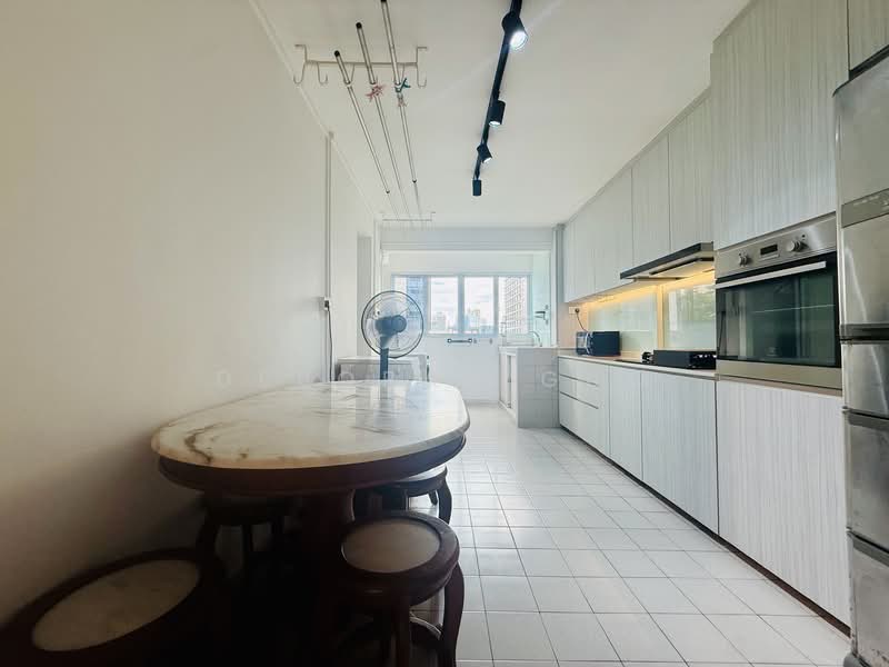 232 Bain Street, 232 Bain Street, 3 Bedrooms, 883 sqft, HDB Flat For Rent, by Deborah Guo, 500103953 - Kitchen - PropertyGuru.com.sg