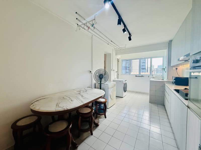 232 Bain Street, 232 Bain Street, 3 Bedrooms, 883 sqft, HDB Flat For Rent, by Deborah Guo, 500103953 - Kitchen - PropertyGuru.com.sg