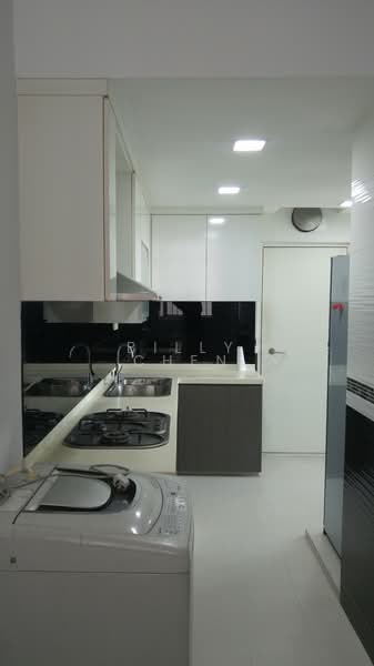 Compass Heights, 11 Sengkang Square, 3 Bedrooms, 1,292 sqft, Condominium For Sale, by Billy Chen, 500103956 - Kitchen - PropertyGuru.com.sg
