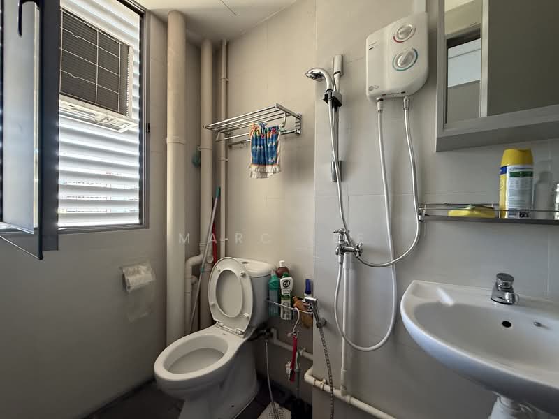 Cendex Centre, 120 Lower Delta Road, 1,098 sqft, Light Industrial (B1) For Rent, by Marc Lee, 500103994 - Bathroom - CommercialGuru.com.sg