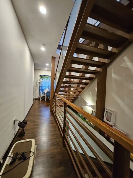 3 STOREY SEMI D/1 KM TAO NAN/ MOVE IN CONDITION, LORONG M/ JALAN BAIDURI/EAST COAST ROAD, 4 Bedrooms, 3,500 sqft, Semi-Detached House For Sale, by Alvin Tan, 500103997 - Corridor - PropertyGuru.com.sg