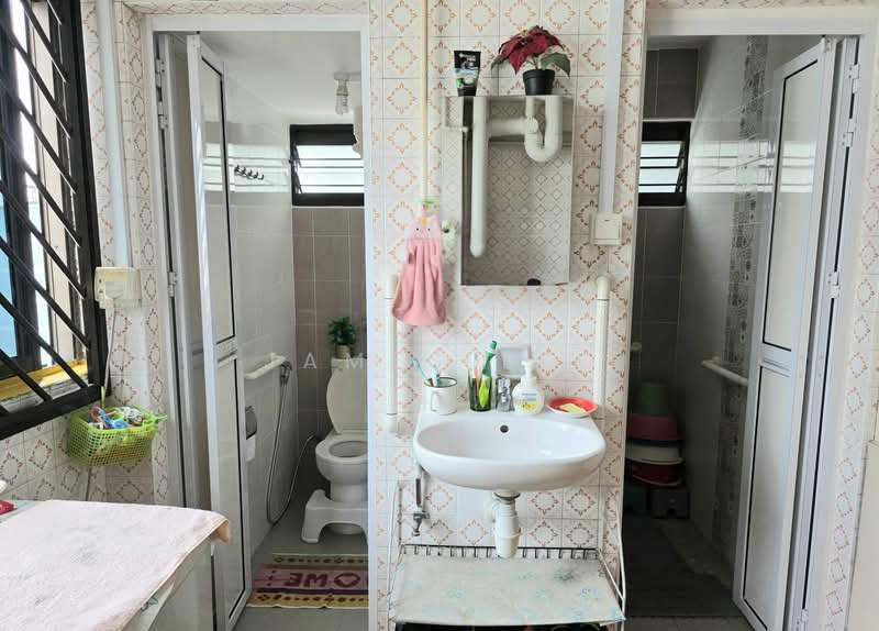 502 Bedok North Street 3, 502 Bedok North Street 3, 2 Bedrooms, 635 sqft, HDB Flat For Sale, by James Lee, 500104016 - Bathroom - PropertyGuru.com.sg