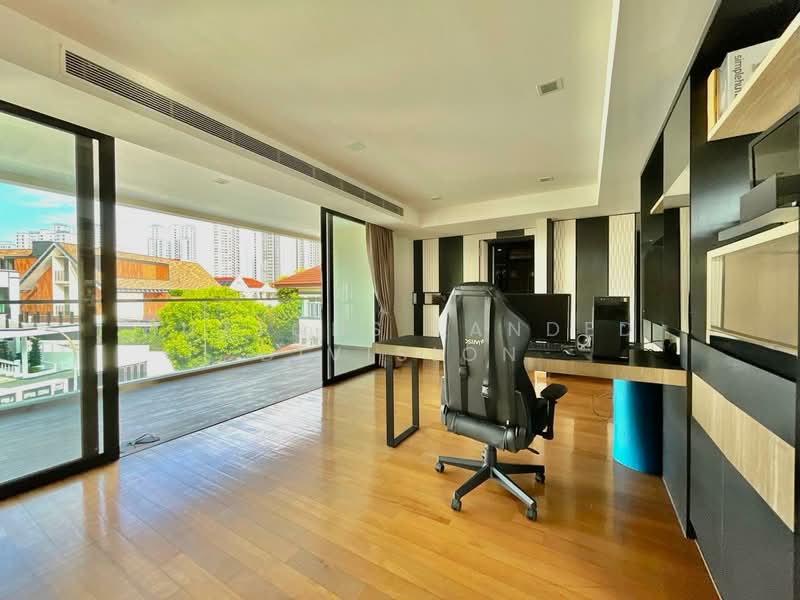 Huge Land, Wide Frontage Lifestyle Bungalow in Prime Mountbatten, , 7 Bedrooms, 18,000 sqft, Bungalow House For Sale, by YAN GOH, 500104030 - Study - PropertyGuru.com.sg